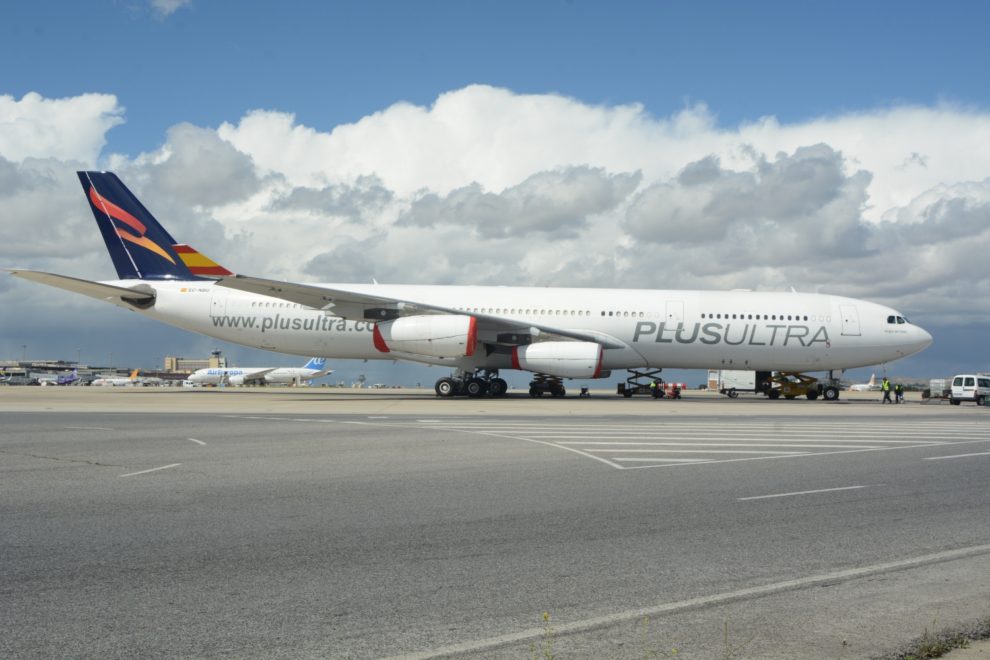 En julio Plus Ultra lanza su prorama de viajeros frecuentes, se muda a la T4 de Barajas, y desde el día 12 vuela a a Quito y Guayaquil.