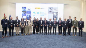 Ganadores de los premios Fundación ENAIRE junto al secretario de Estado de Transportes y Movilidad Sostenible, el director general de ENAIRE y la directora gerente de la Fundación ENAIRE.