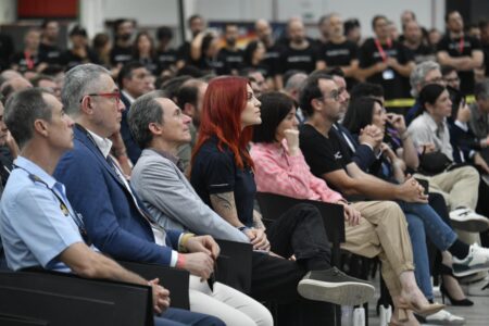 La presentación en Elche ha contado con la presencia de numerosas autoridades y profesionales del sector espacial español.