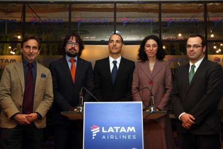 Mario Rubert, Ricard Font, Rodrigo Contreras, Sonia Corrochano y Cristian Bardají en la presentación de la nueva ruta de Latam.