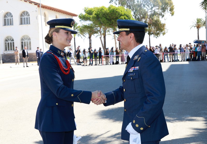 La princiesa de Asturias llega a la AGA como nueva alumna.