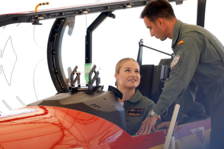 La princesa de Asturias a bordo de un Pilatus PC-21 dela AGA.