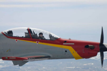 La princesa de Asturias durante su segundo vuelo sola en el Pilatus PC-21.