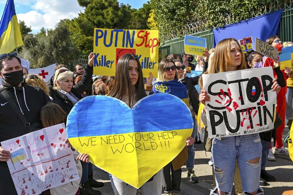 Protesta por la invasión de Ucrania por Rusia.