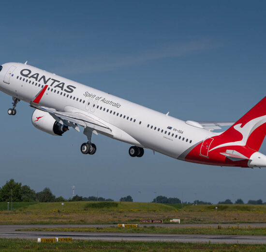 Despegue de Finkenwerder del primer Airbus A321XLR de Qantas en su vuelo de entrega.