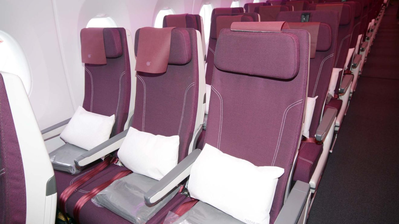 Qatar ha seleccionado para la clase turista filas de 19 asientos de 18 pulgadas de ancho. El A350 puede equiparse también con filas de 10 asientos.