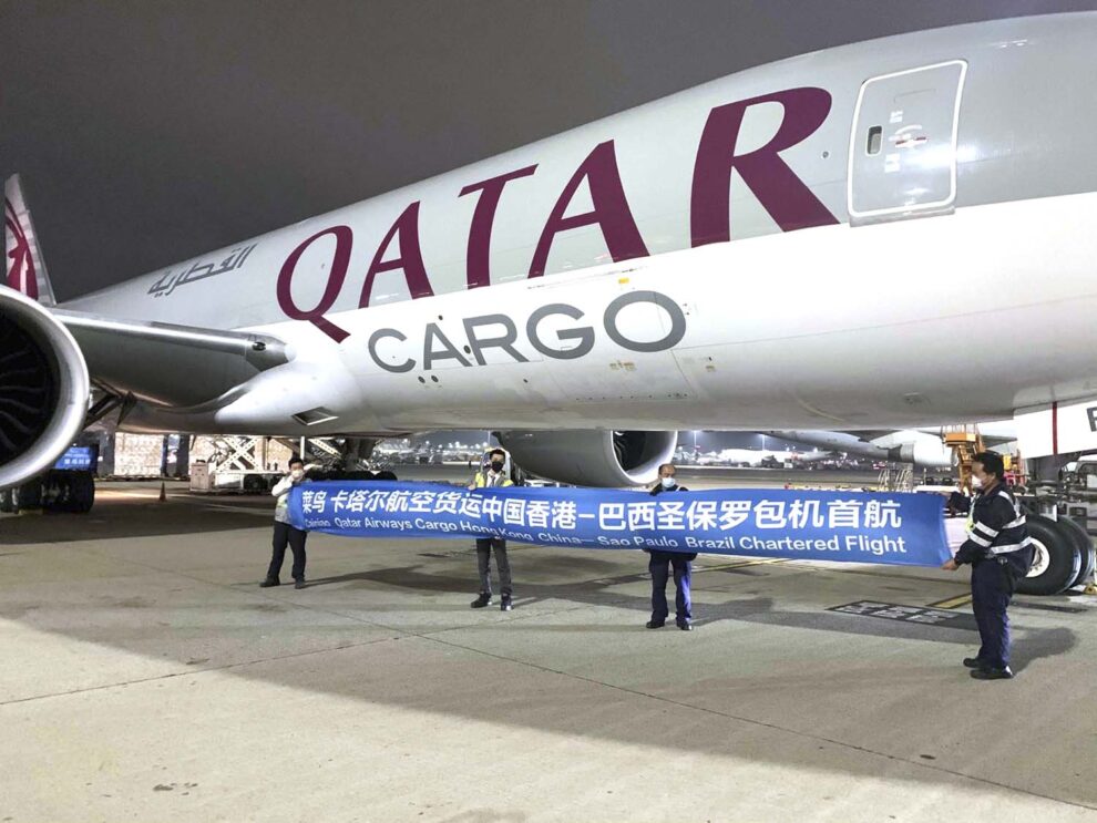 Celebración en Hong Kong de la salida del primer vuelo de Qatar Cargo hacia Brasil.