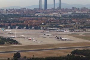 aeropuerto de Madrid Barajas será ampliada entre mediados de 2018 y principios de 2019 con cuatro nuevos puestos de estacionamiento.