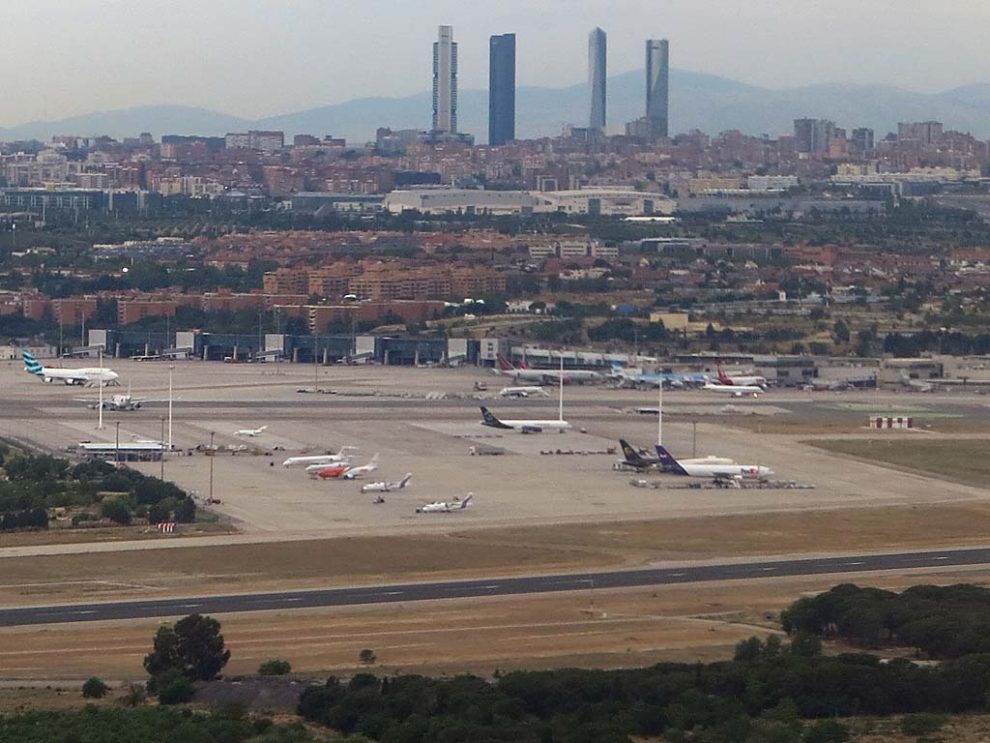 aeropuerto de Madrid Barajas será ampliada entre mediados de 2018 y principios de 2019 con cuatro nuevos puestos de estacionamiento.
