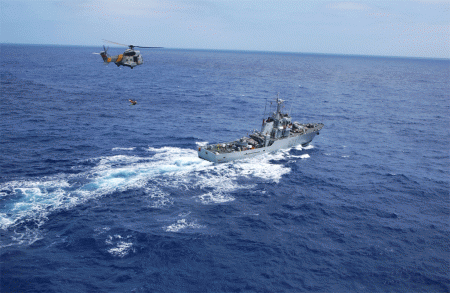 Defensa intentará izar hoy el AS332 localizado en el fondo del mar