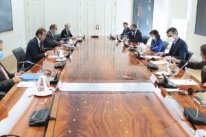 Reunión en La Moncloa entre Airbus, con su presidente Guillaume Faury al frente y el Gobierno español, con su presidente Pedro Sánchez.