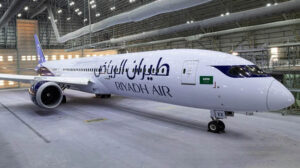 El Boeing 787 HZ-RXX con los colores de Riyadh Air.