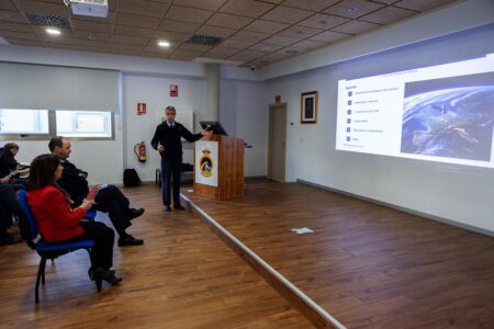 El general Crespo durante su presentación a la ministra y el JEMA del Mando Aéreo del Espacio. 