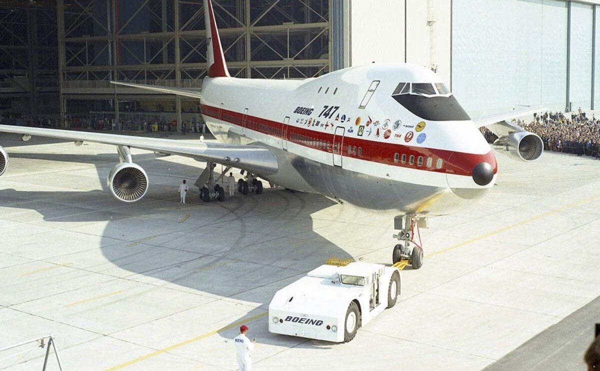 Rollout del primer Boeing 747.
