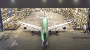 Salida del último Boeing 747 de la cadena de montaje en Everett.