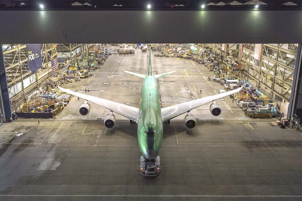 Salida del último Boeing 747 de la cadena de montaje en Everett.