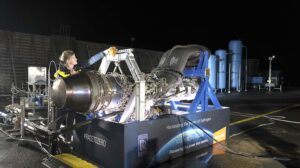 Preparación del demostrador basado en un motor Rolls-Royce AE2100A para las pruebas de hidrógeno.