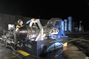 Preparación del demostrador basado en un motor Rolls-Royce AE2100A para las pruebas de hidrógeno.
