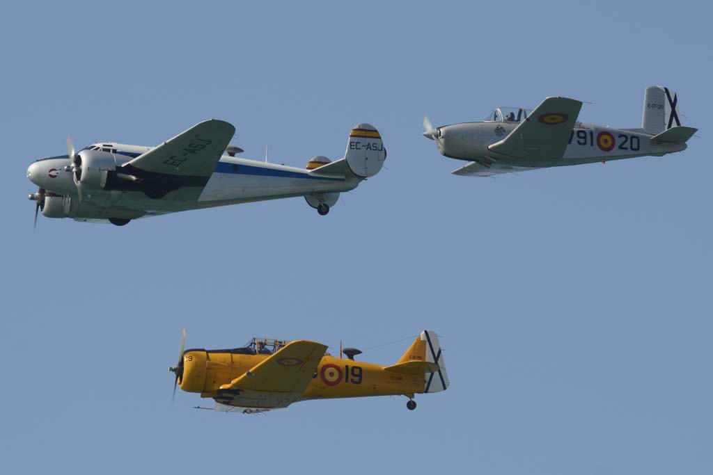 La Fundación Infante de Orleans participó con tres de sus aviones: el Beech 18, el T-6 y el T-34.