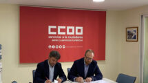 Firma del acuerdo entre Ryanair y CCOO.