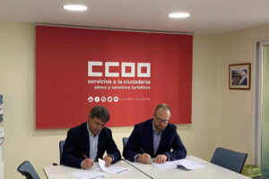 Firma del acuerdo entre Ryanair y CCOO.