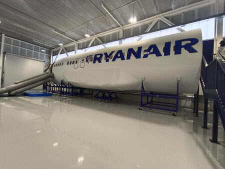 Fuselaje de Boeing 737-800 para la formacion de TCP de Ryanair.