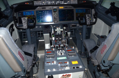 Simulador de Boeing 737-8 del centro de instrucción de Ryanair en Madrid.