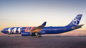 Airbus A330 de SAS decorado especialmente por su 80 aniversario.