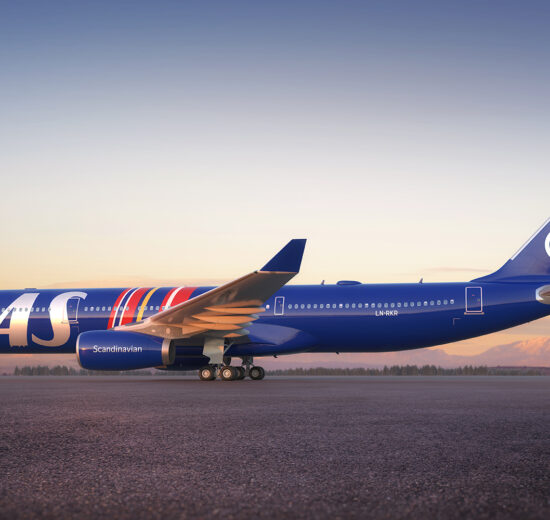 Airbus A330 de SAS decorado especialmente por su 80 aniversario.