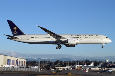 El primer Boeing 787 de Saudia durante uno de sus vuelos de prueba en Everett.