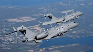 El sistema Globaleye de Saab destaca por la antena de barrido electrónico situada sobre el fuselaje de aviones de la familia Bombardier Global.