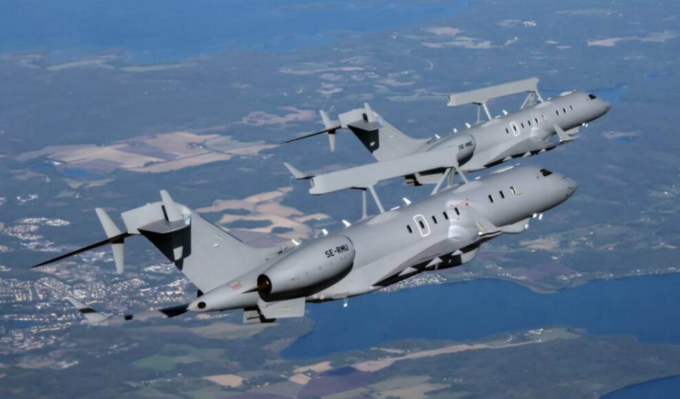 El sistema Globaleye de Saab destaca por la antena de barrido electrónico situada sobre el fuselaje de aviones de la familia Bombardier Global.