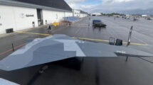 Maqueta de la nueva version del UCAV supersónico propuesto por Saab.