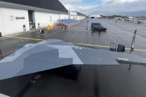 Maqueta de la nueva version del UCAV supersónico propuesto por Saab.