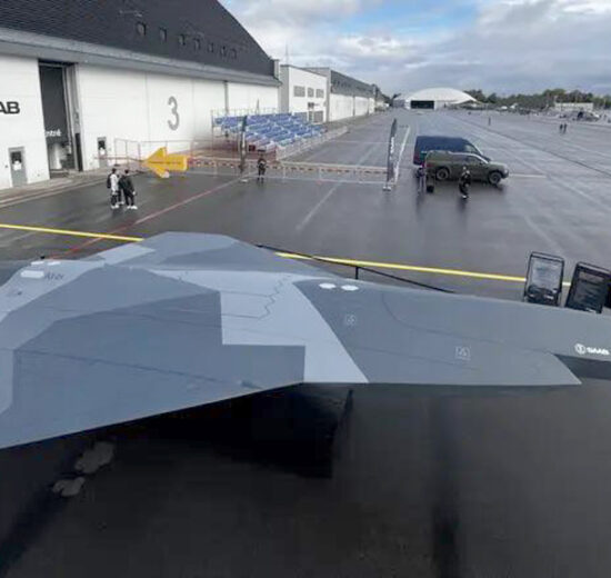Maqueta de la nueva version del UCAV supersónico propuesto por Saab.