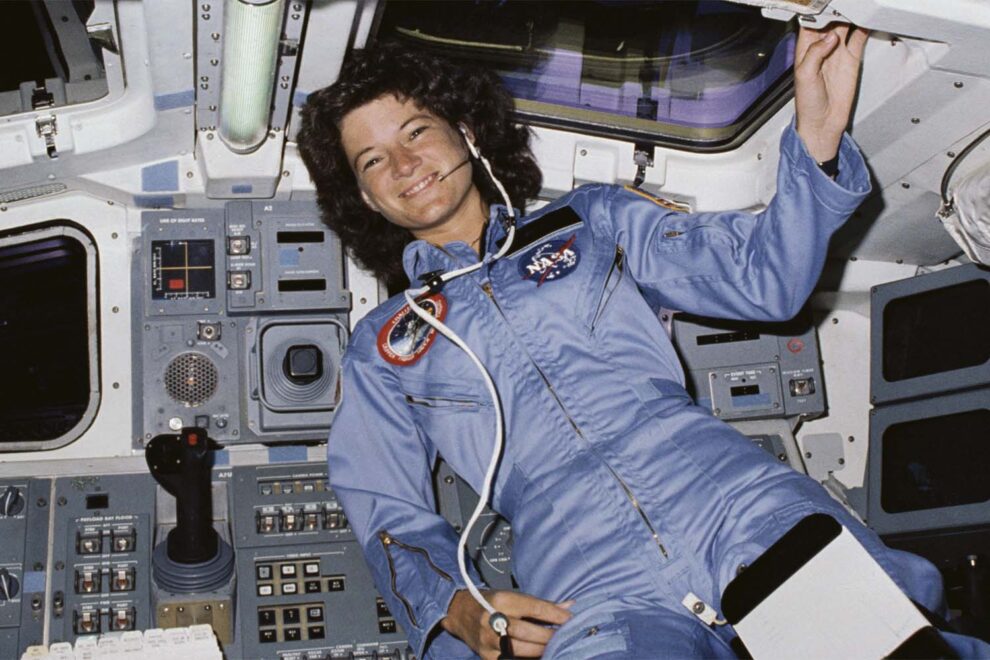 Sally Ride a bordo del Challenger durante su primer viaje espacial en 1983.