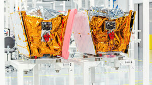 La primera generación de OneWeb se fabricó a razón de dos satélites al día.