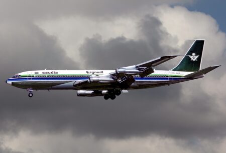 Boeing 707 de Saudia con los antiguos colores en los que se inspiran los nuevos.