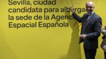 El alcande de Sevilla celebra la elección de la sede de la Agencia Espacial Española.
