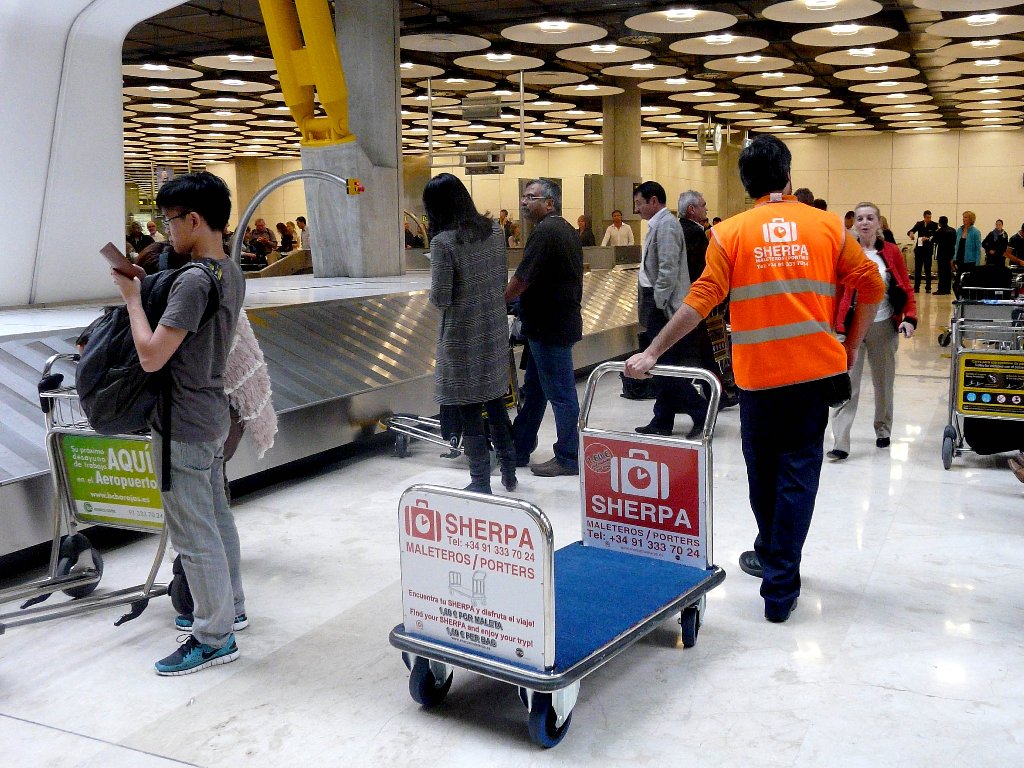 El aeropuerto Madrid Barajas recupera los maleteros - News