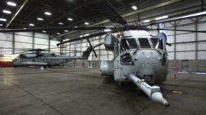 Los CH-53K (en primer plano) sustituirá a los CH-53E (detrás) de los Marines.