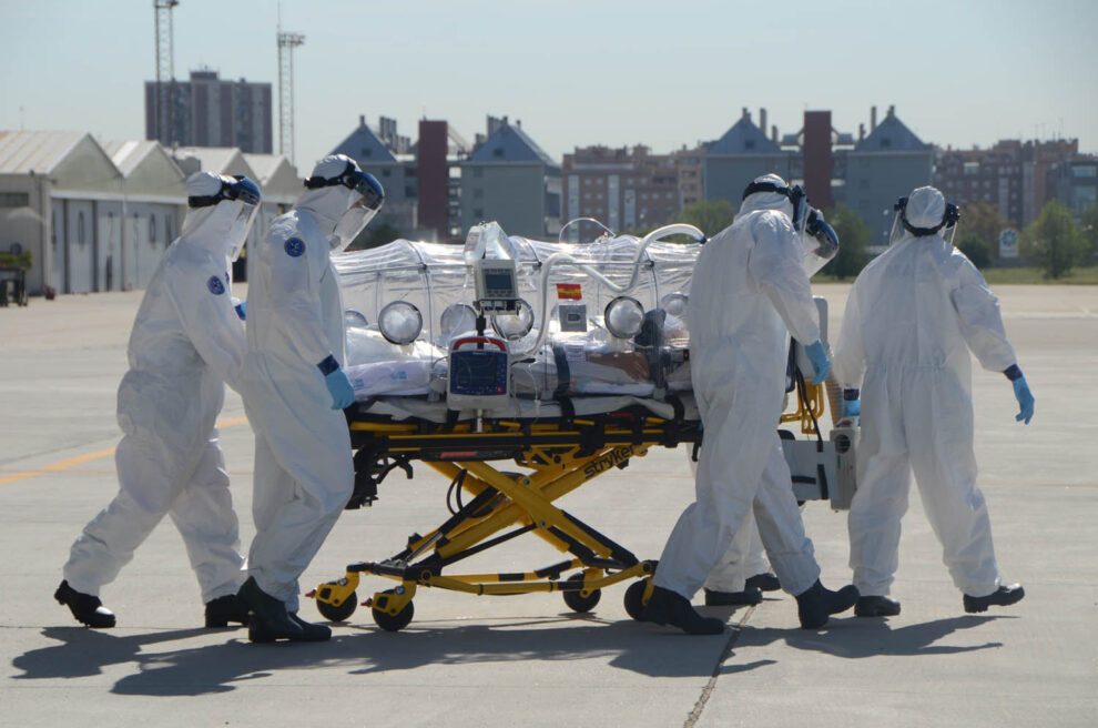 Simulacro de traslado de un paciente infeccioso por la UMAER.