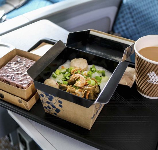 Los nuevos platos de papel de Singapore Airlines tienen la misma capacidad de comida que los anteriores.