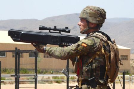 La evolución del armamento es mucho más rápida que hace solo unos años. En este caso, un sistema anti drones portatil.