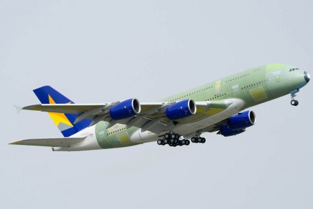 Primer vuelo del primer Airbus A380 de Skymark