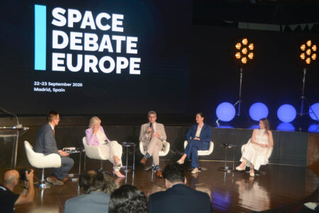 Mesa de debate en Space Debate Europe 2026.
