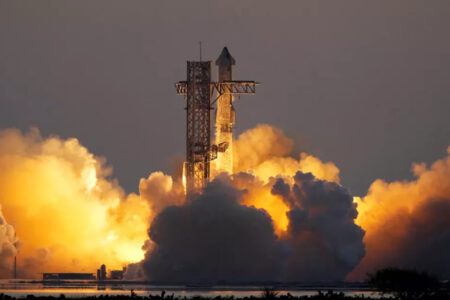 Lanzamiento del cohete Space X Super heavy con la cápsula Spaceship.