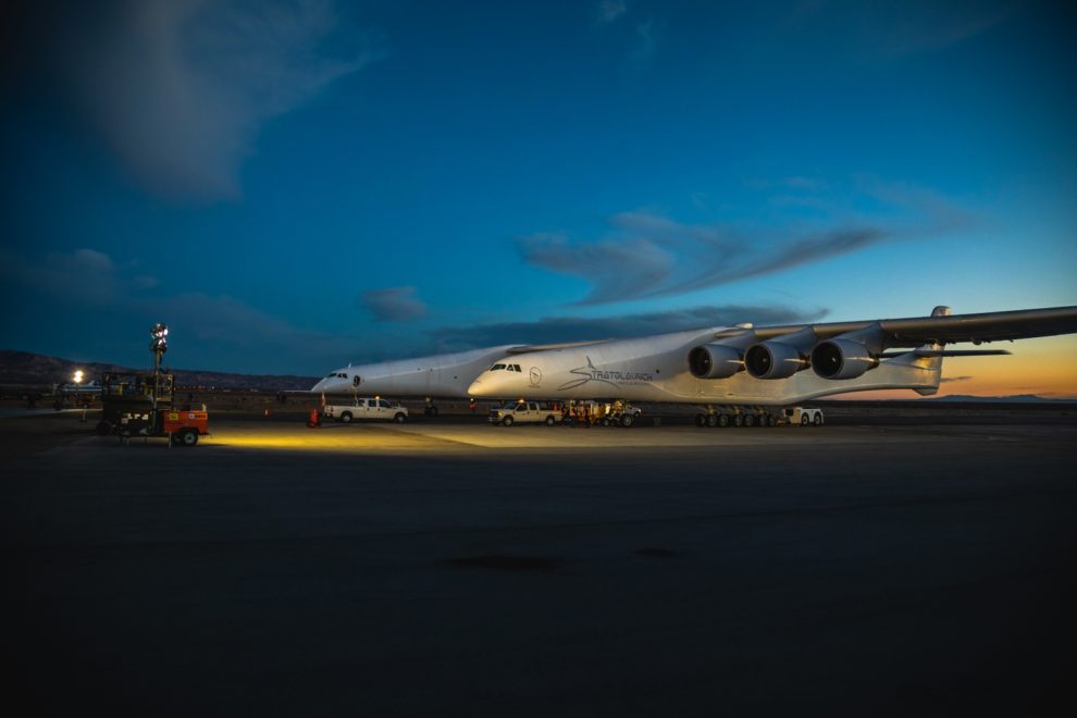 Motores, trenes de aterrizaje, aviónica y algunos sistemas proceden de aviones Boeing 747 para abaratar el coste del Stratolaunch.