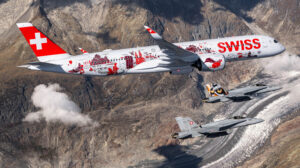 Swiss realizó una sesión fotográfica de su primer A350 volando en formación sobre los Alpes con varios F-18 suizos.