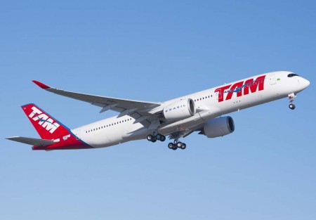 Despegue del Airbus A350 de TAM en su primer vuelo de prueba en el aeropuerto de Toulouse.